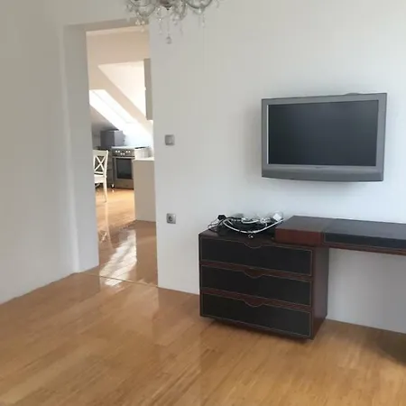 Lejla Apartman *